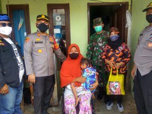 Ringankan Beban Masyarakat, Tim MRC berbagi Sembako dan Kursi Roda