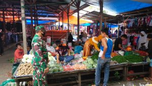 Terapkan Disiplin Prokes, Babinsa Koramil 05/Kampar Kiri Himbau Warga Wajib Pakai Masker
