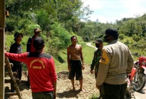 Antisipasi Kebakaran, Babinsa Laksanakan Patroli dan Sosialisasi Karlahut