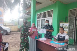 Babinsa Koramil 16/Tapung Pantau Penyaluran BLT- DD Untuk Bulan Februari Tahun 2021