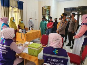 Kunjungi Pos PPKM Desa Lubuk Agung, Kapolres Kampar Minta semua Elemen dukung Penanganan Covid-19