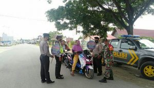 TNI- POLRI Lakukan Penyekatan di Pos PPKM Perbatasan Rohul