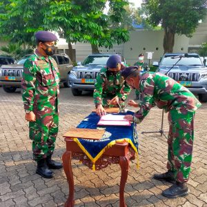 TNI AL Serahkan Kendaraan Dinas T.A. 2021 Dukung Kinerja Satuan di Lapangan