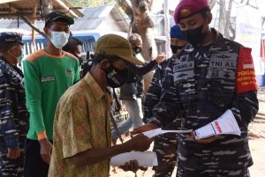 TNI AL Targetkan 1000 Vaksin Masyarakat Tanjung Kait