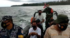 TNI AL Jemput Warga Kepulauan Aru untuk Vaksinasi