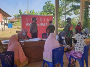 TNI-POLRI Pantau Vaksinasi Ke Warga