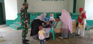 Babinsa Koramil 09/Langgam Monitoring Posyandu di Wilayah Binaannya