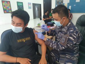 TNI AL Laksanakan Serbuan Vaksin Masyarakat Sangatta