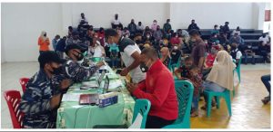 Stand Vaksinasi TNI AL Ramai Diserbu Warga Tual