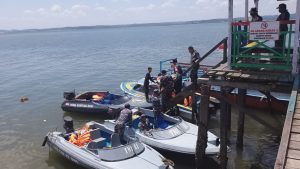 Prajurit TNI AL Balikpapan Vaksinasi Masyarakat Pesisir Pantai Lango