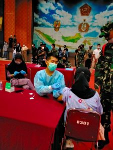Nakes TNI AL Bantu Kelancaran Vaksinasi Khusus Anak-anak