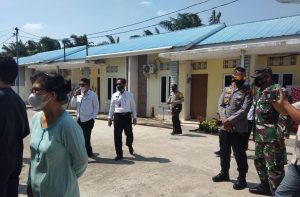 Babinsa Koramil 04/PKL Kuras Ikut Tinjau Tempat Isolasi Mandiri