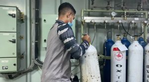 KRI dr. Soeharso-990 Terus Suplai Kebutuhan Oxygen