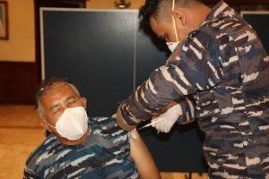Ladokgi TNI AL R.E. Martadinata Melaksanakan Vaksinasi Dosis Ketiga bagi Nakes