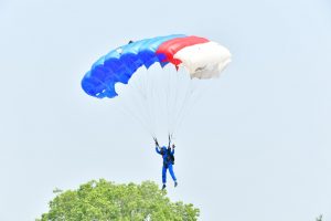 Jalasenastri TNI AL bersama Korps Marinir Sinergi CT Arsa Gelar Vaksinasi Masyarakat Muara Gembong