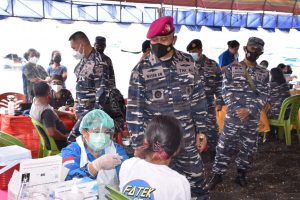 Sambut HUT Ke-76 TNI AL Adakan Bakti Sosial