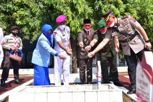 Kasal Pimpin Ziarah Serentak di Lima TMP Jelang HUT TNI Ke-76