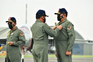 Kasal Terima Wing Kehormatan Penerbang TNI AU