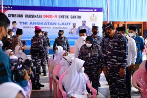 TNI AL Siapkan Pelajar Masuki Tatap Muka dengan Serbuan Vaksin