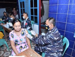 Hingga Tengah Malam TNI AL Kebut Vaksinasi
