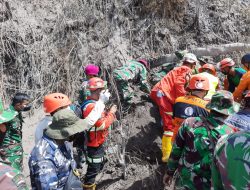 Satgas TNI AL Bantu Penanganan Bencana Erupsi Gunung Semeru