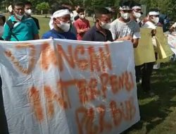 Ratusan Pendukung Nomor 2 lakukan Unras di Kecamatan, Tuntut Darmendra Dilantik Menjadi Kades Tanjung