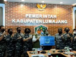 TNI AL Berikan Terapi Trauma Healing dan Santunan Kepada Korban Bencana Semeru