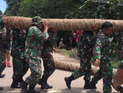 Prajurit Marinir TNI AL Bangun Jembatan Alternatif di Lampung yang Putus