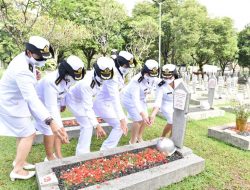 Kenang dan Teladani Jasa Pahlawan, Korps Wanita TNI AL Ziarah ke TMPN Kalibata