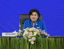 Ketum Jalasenastri Beri Pembekalan Para Istri Wisudawan STTAL