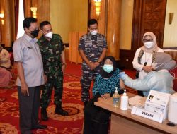 Ratusan Purnawirawan TNI AL Mengikuti Vaksinasi Booster