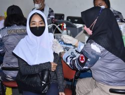 TNI AL Terus Gencarkan Vaksinasi Booster Sasar PT Mayora Indah Cibitung