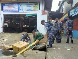 Pasar Ikan Pelantar Amblas, TNI AL Kerahkan Personel Evakuasi