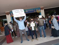Sampaikan Lima Tuntutan, Puluhan Warga Modena  Lakukan Unjuk Rasa di DPRD Batam