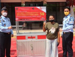 Rutan Depok Berikan Bantuan Gerobak untuk Pelaku UMKM