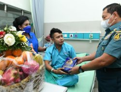 Peduli, Kasal Menjenguk Prajuritnya yang Alami Cidera saat Bertugas