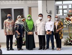 Menhan RI Didampingi Kasal Serahkan Bea Siswa untuk Anak Pahlawan KRI Nanggala 402