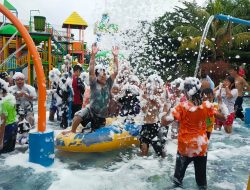Selain Fasilitas Bagus, Green Lake View Waterpark Siagakan Lifeguard Bersertifikasi