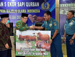 Sambut Hari Raya Idul Adha, Wakasal Serahkan Hewan Qurban ke MUI