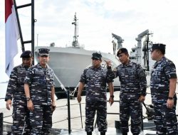 Pangkoarmada RI Periksa Kesiapan Unsur KRI di Laut Natuna Utara