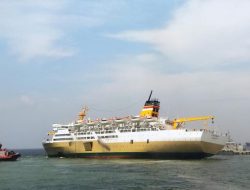 TNI AL Gercep Bantu Tanggulangi Kebakaran KM Ciremai