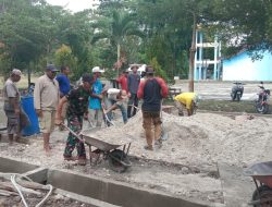 Babinsa Laksanakan Goro Bersama Masyarakat Membuat Drainase dan Jalan