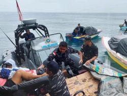 TNI AL Evakuasi 219 Penumpang KM Glory Mary 