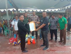 Babinsa Koramil 08/Tandun Hadiri Pembukaan Turnamen Bola Volly Antar RT Dalam Rangka HUT RI Ke- 77