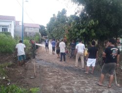 Sertu Syahrul, Babinsa Koramil 07/Kampar Laksanakan Jumat Bersih Dengan Masyarakat