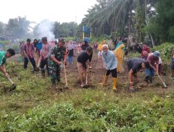Bersama Warga, Babinsa Koramil 01/Bkn Gotong – Royong di Kampung Pancasila