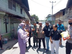 Babinsa Koramil 13/Rokan, Peltu Mardianto Dampingi Bakti Sosial di Wilayah Binaan