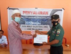 Babinsa Koramil 04/Pkl Kuras Hadiri dan Kawal Pembagian BLT – DD Bukit Gajah