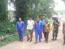 Babinsa Koramil 05/KK Keliling Desa Bersama Kades Cek Kondisi Desa