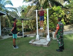 Babinsa Koramil 13/Rokan Melatih Pemuda Dalam Latihan Fisik Yang Ingin Masuk TNI AD